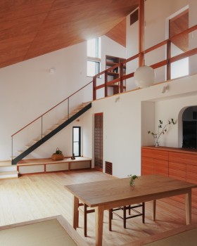 大村「高台にある焼杉の家」丨Atelier HAG