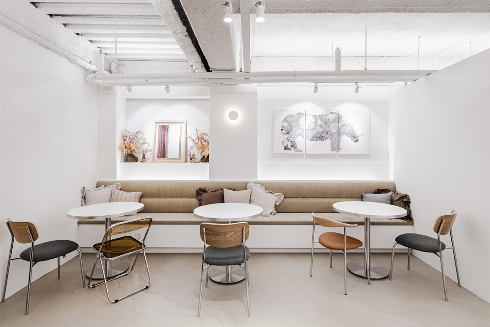 简约白色调的 Lineup Cafe-11