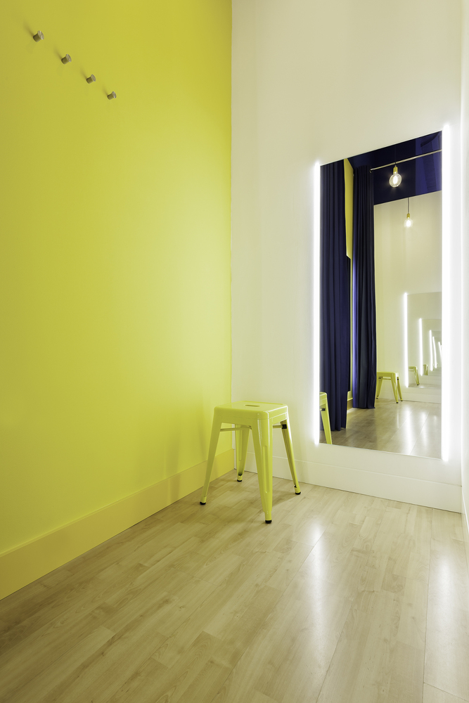 小镇中心的现代购物体验-42