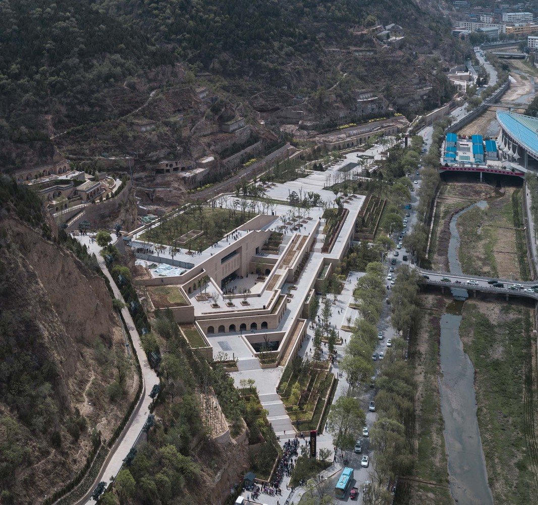 延安宝塔山旅游中心——融合传统与现代的红色革命景区-11