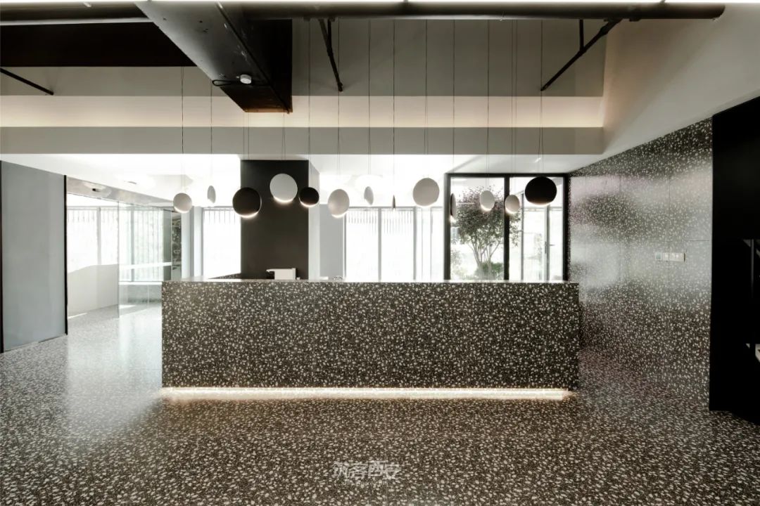 另类售楼部 | 艺术画廊般的空间探索-34