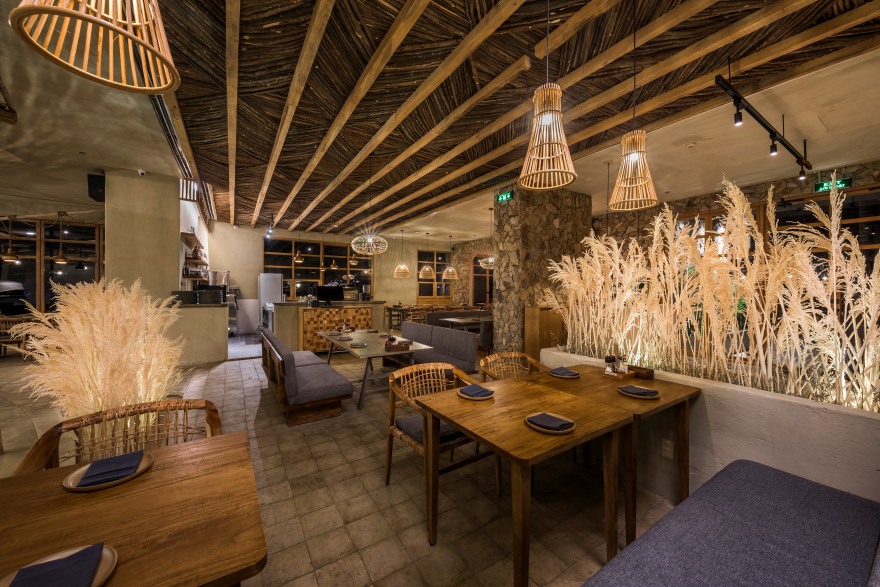 越南"Pizza 4P's"餐厅设计 · 海边别墅中的自然优雅-70