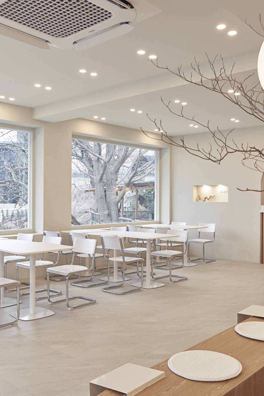 白色与木质，打造 50 平米高级质感办公室-18