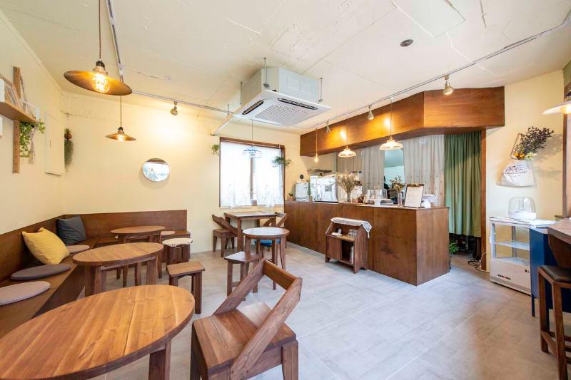 13 坪极简咖啡厅，诠释白色与木质的内敛魅力-2