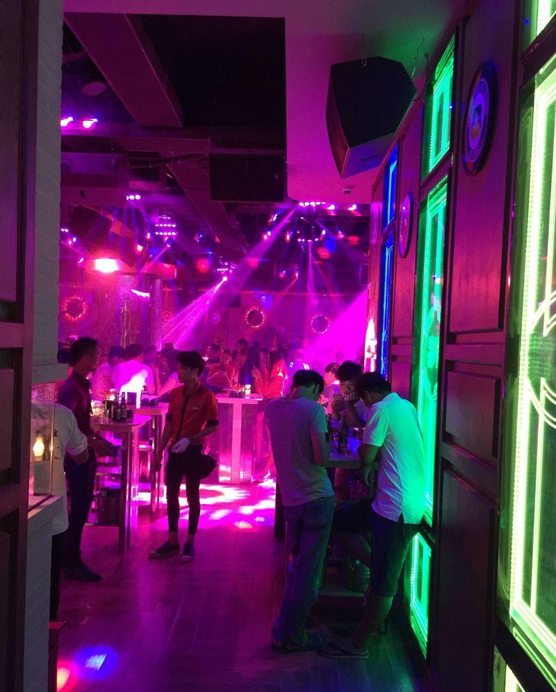 海南昌江呀诺达复古文艺酒吧-26