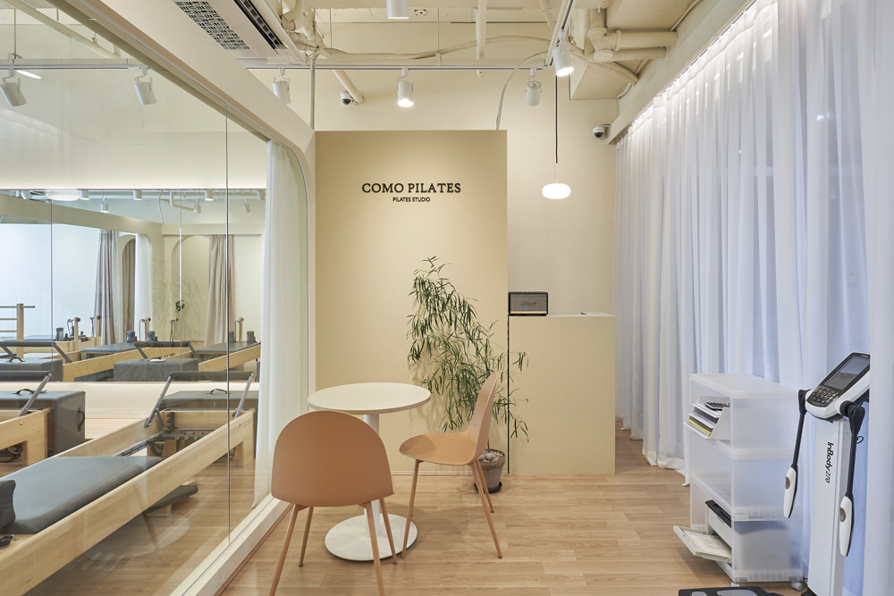 白色与木质，打造高级设计感的 20 平米公寓-4