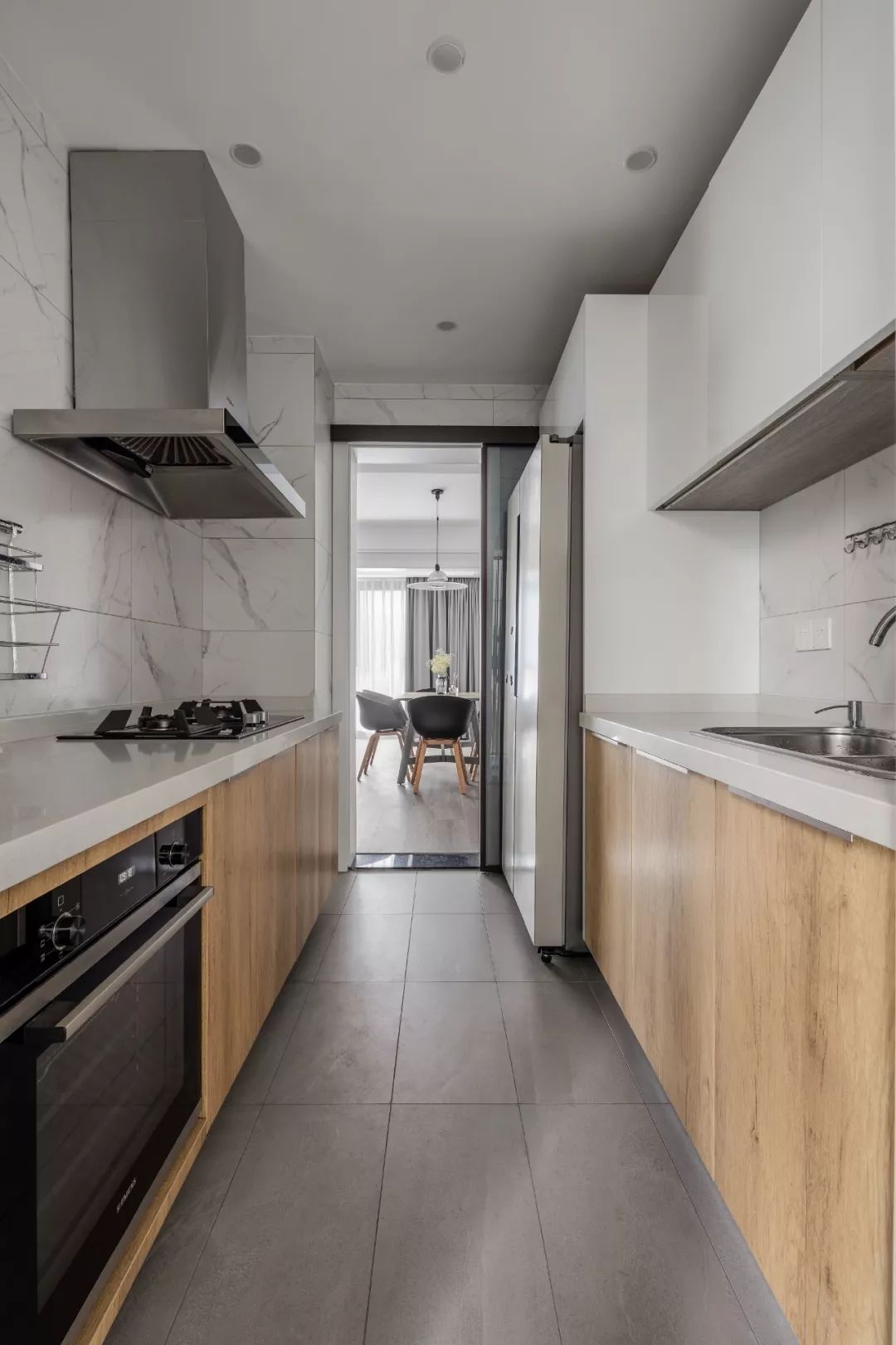 137㎡三口之家,温馨设计融入阳台、投影仪与衣帽间-25