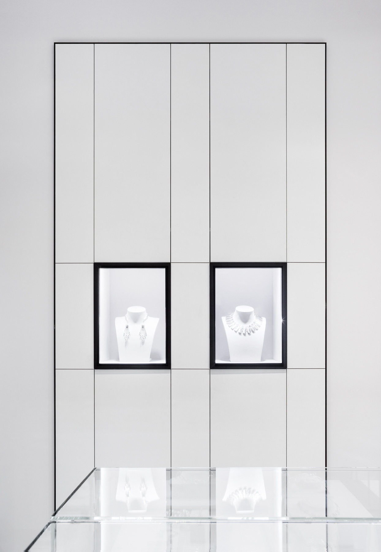 丹麦设计名宿 Georg Jensen 伦敦新旗舰店，精致奢华的艺术空间-16