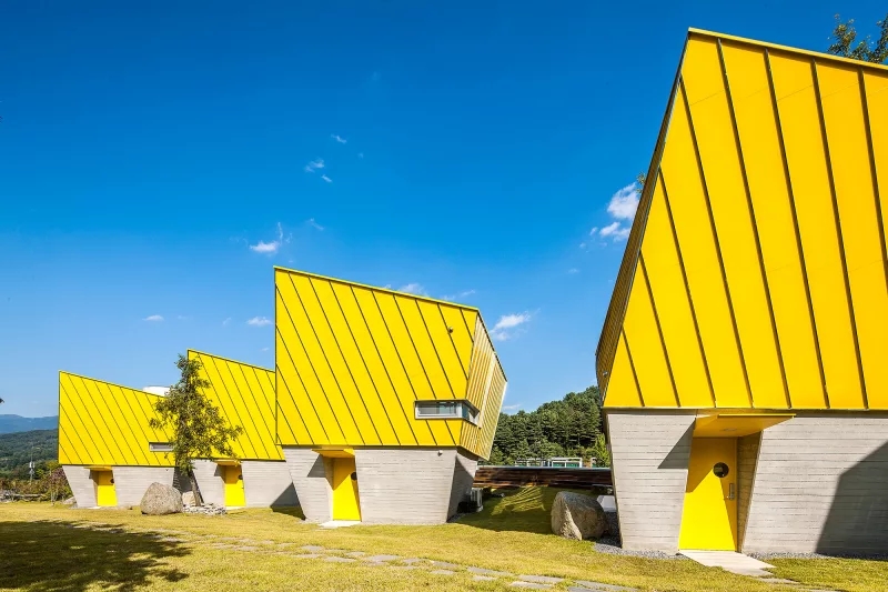 亮眼≠活泼 韩国6个奇异体块Moai度假屋  Studio KOSSINO-5