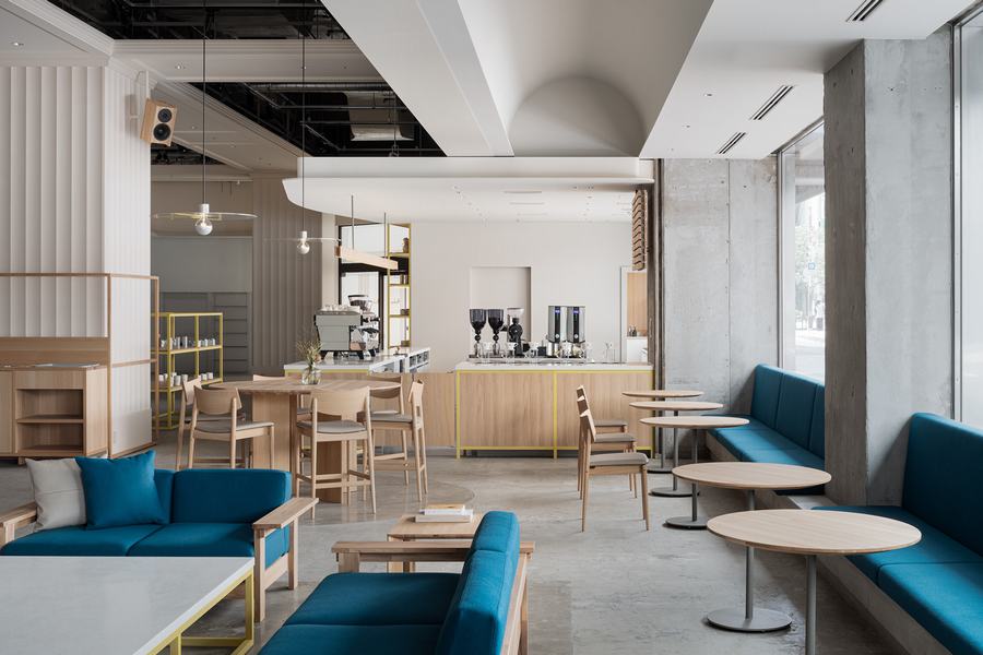 探索神户蓝瓶咖啡店:Blue Bottle Coffee Hankyu神户店设计揭秘 - 米尚丽零售设计网 MISUNLY- 美好品牌店铺空间发现者-10