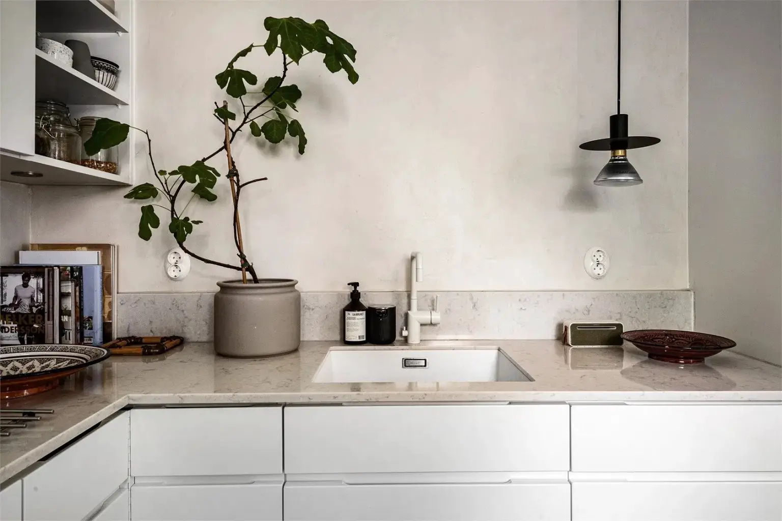 瑞典中性风格公寓，厨房成为家庭核心空间-6