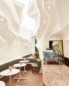 三里屯“Blufish Cafe Yingke”