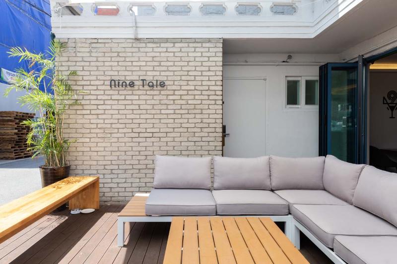 17 坪酒馆改造 | 复古韵味与时尚的完美结合-4