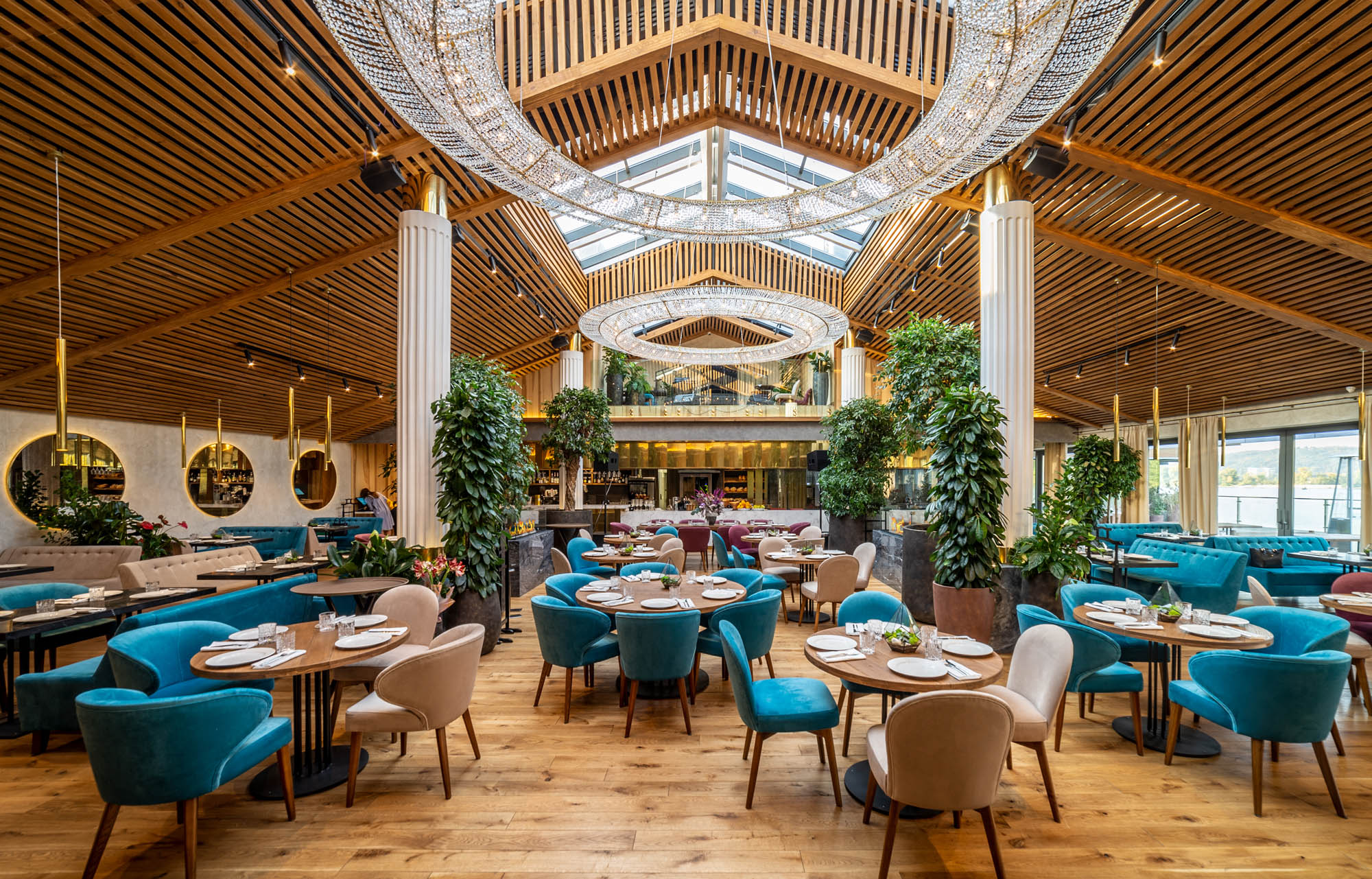 基辅河畔灯塔餐厅（Mayak）-17