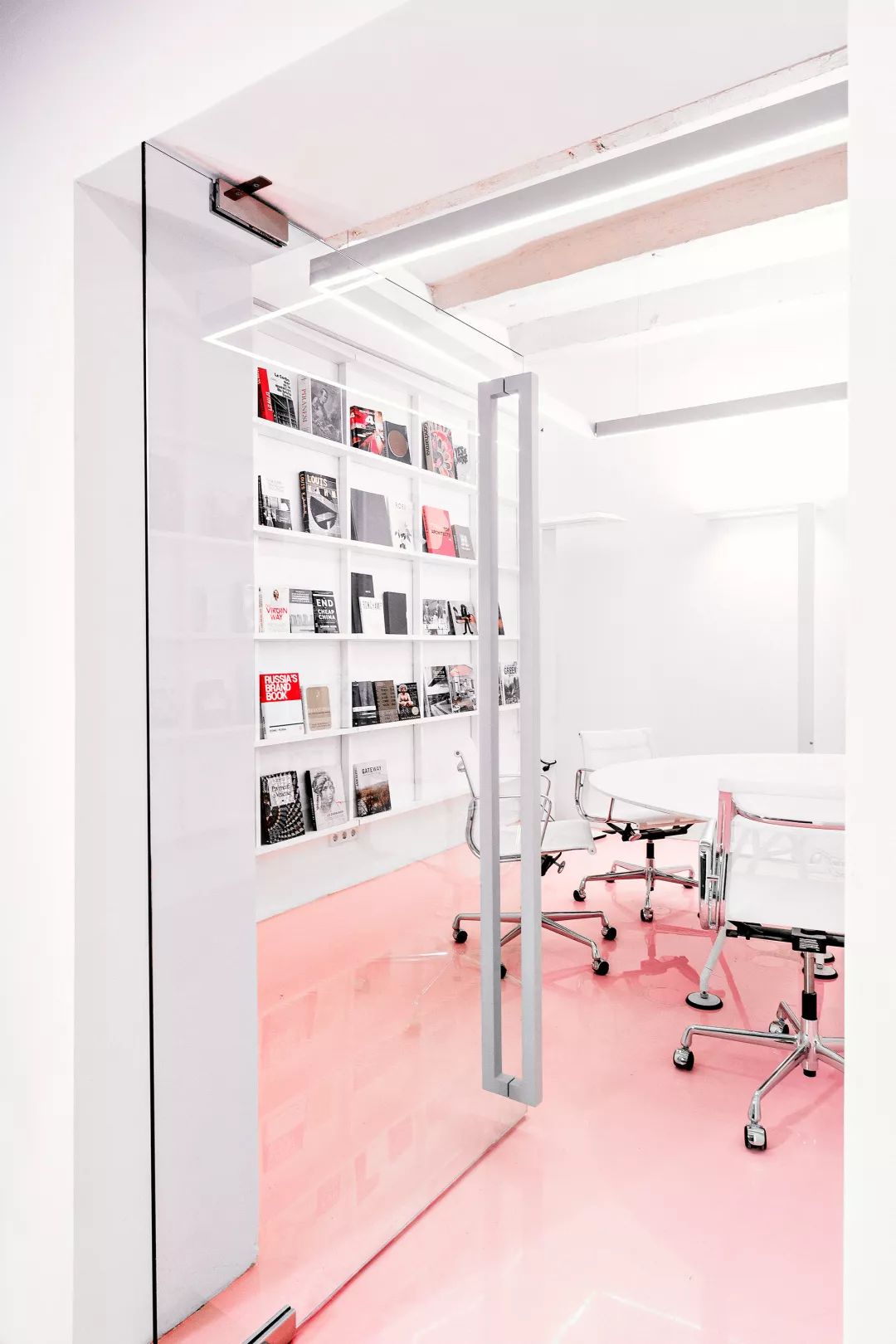 莫斯科废墟中的 NGRS 少女心公司-10