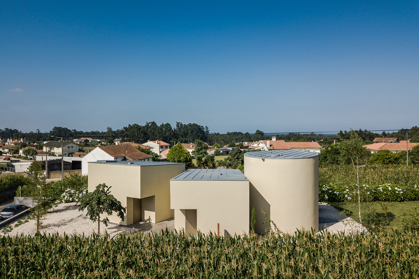 田野间的办公楼，葡萄牙 / Nelson Resende Arquitecto-8