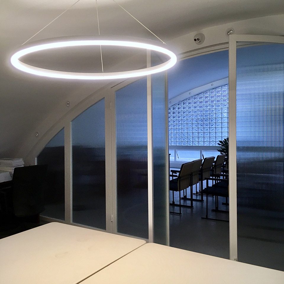 上海虹桥飞机库变招投大厅,光与玻璃砖的巧妙运用-39