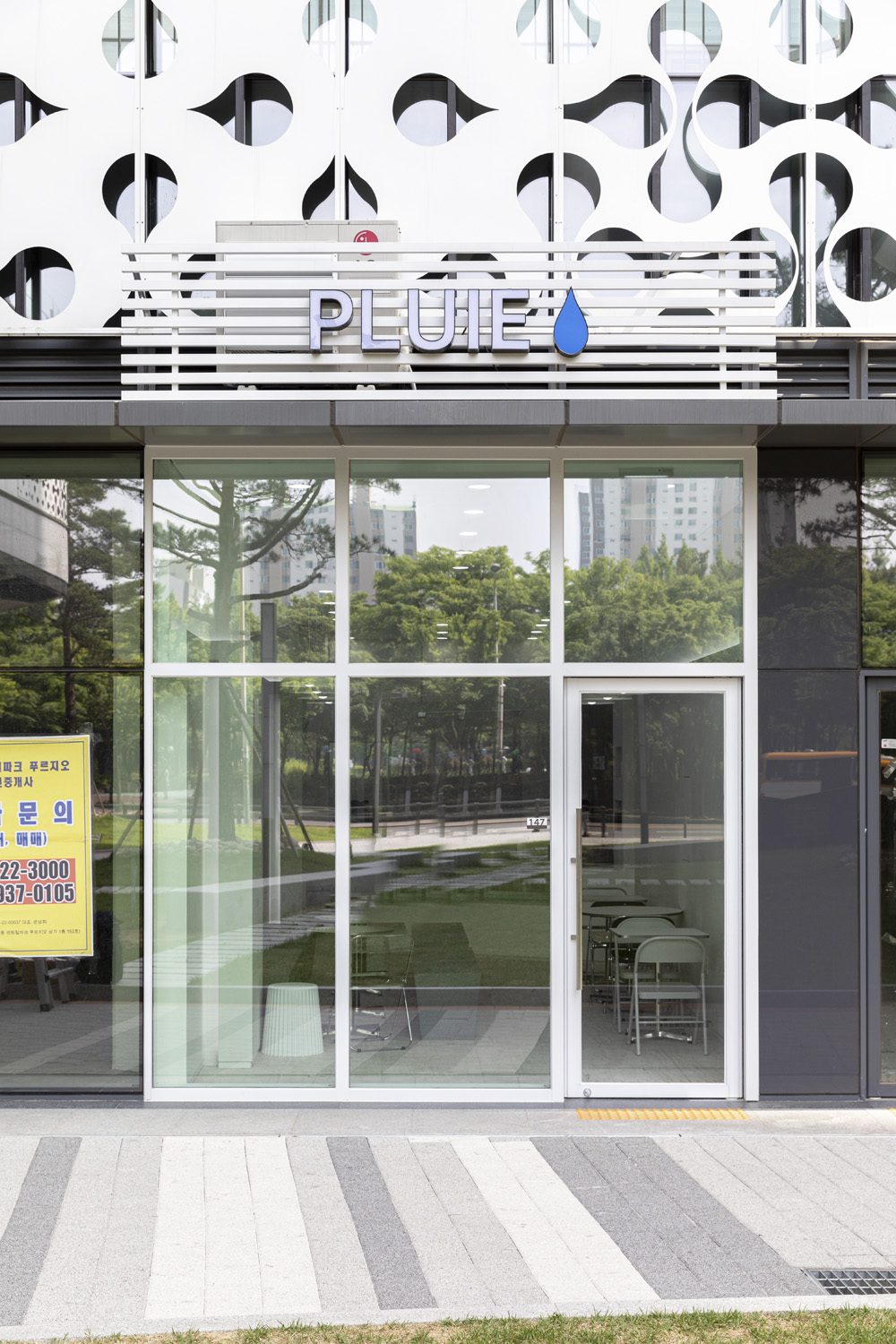 白色迷你设计，16 平咖啡厅的视觉冲击-2