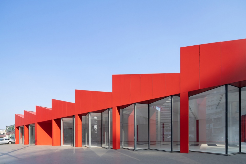 成都宏盟二手车交易展厅 | 红色屋顶下的精致空间-21