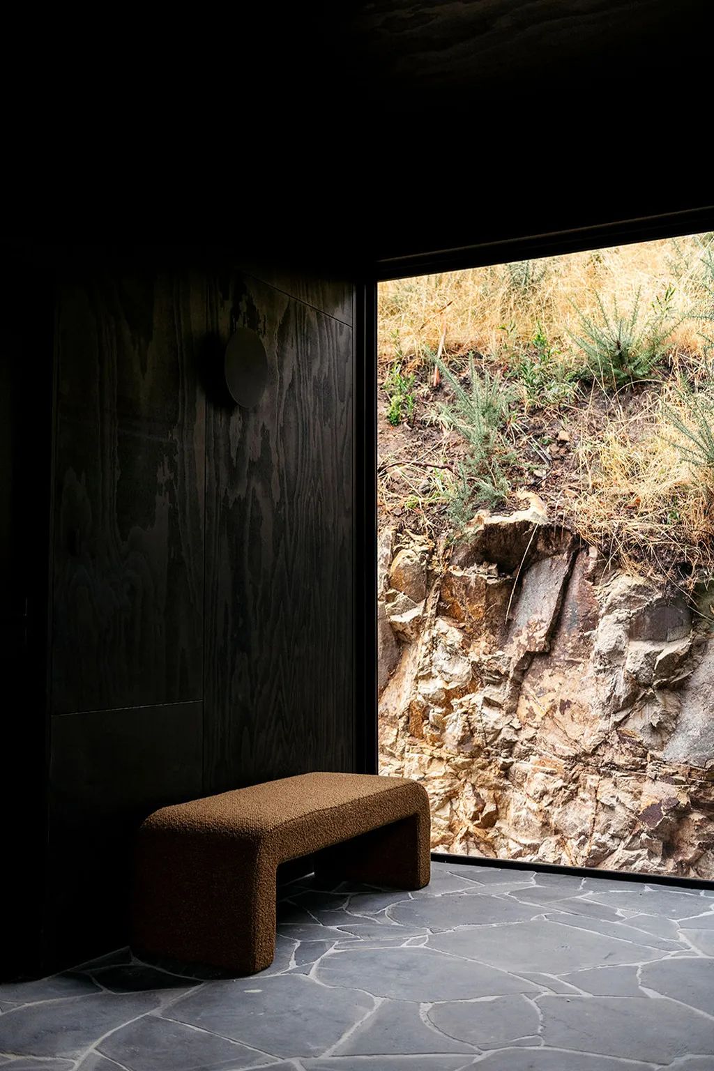 暗黑系别墅 · 光与影的协奏曲丨澳大利亚霍巴特丨Hearth 室内建筑和设计工作室-14