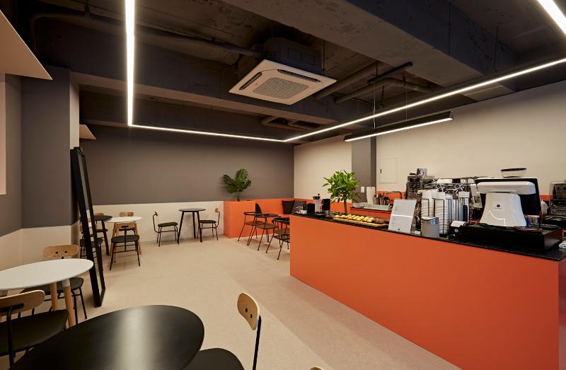 11 坪简约咖啡馆，色彩点睛的室内设计佳作-7