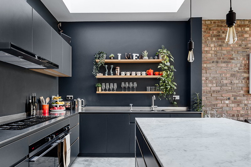 伦敦灰色调公寓的活力点缀-8