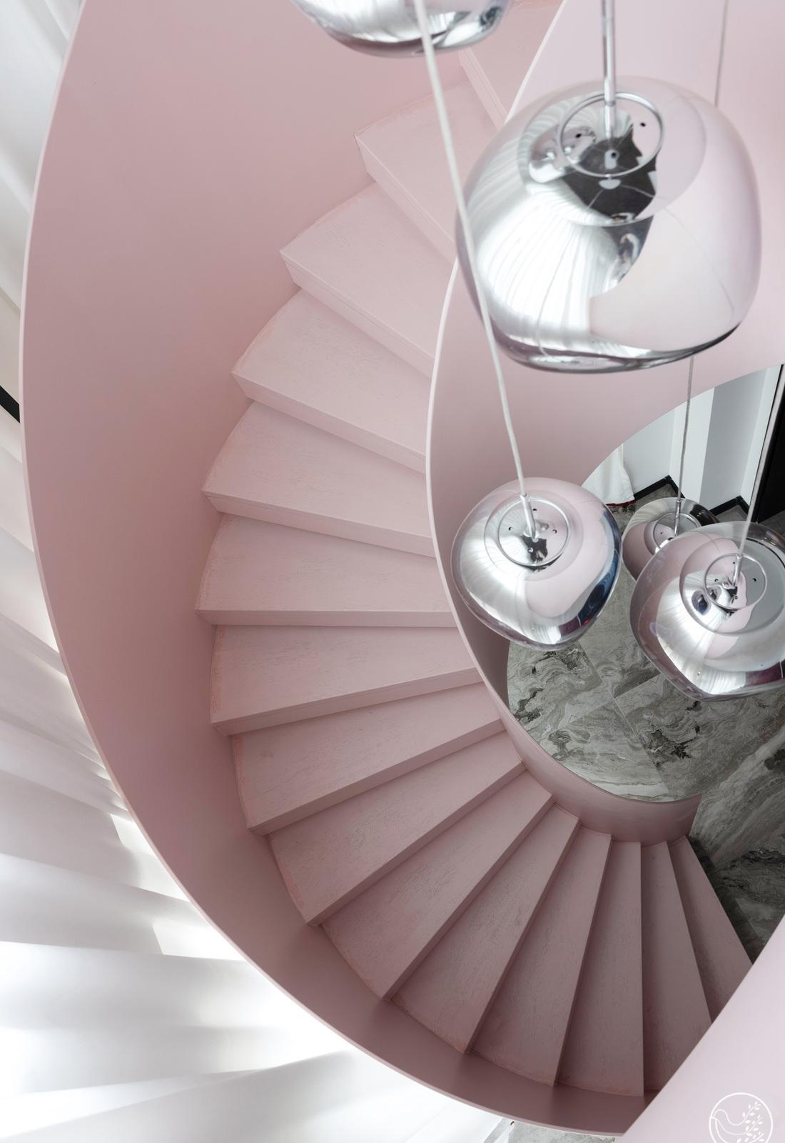 清羽设计丨平层丨粉色楼梯紫色墙壁酷炫星球-16