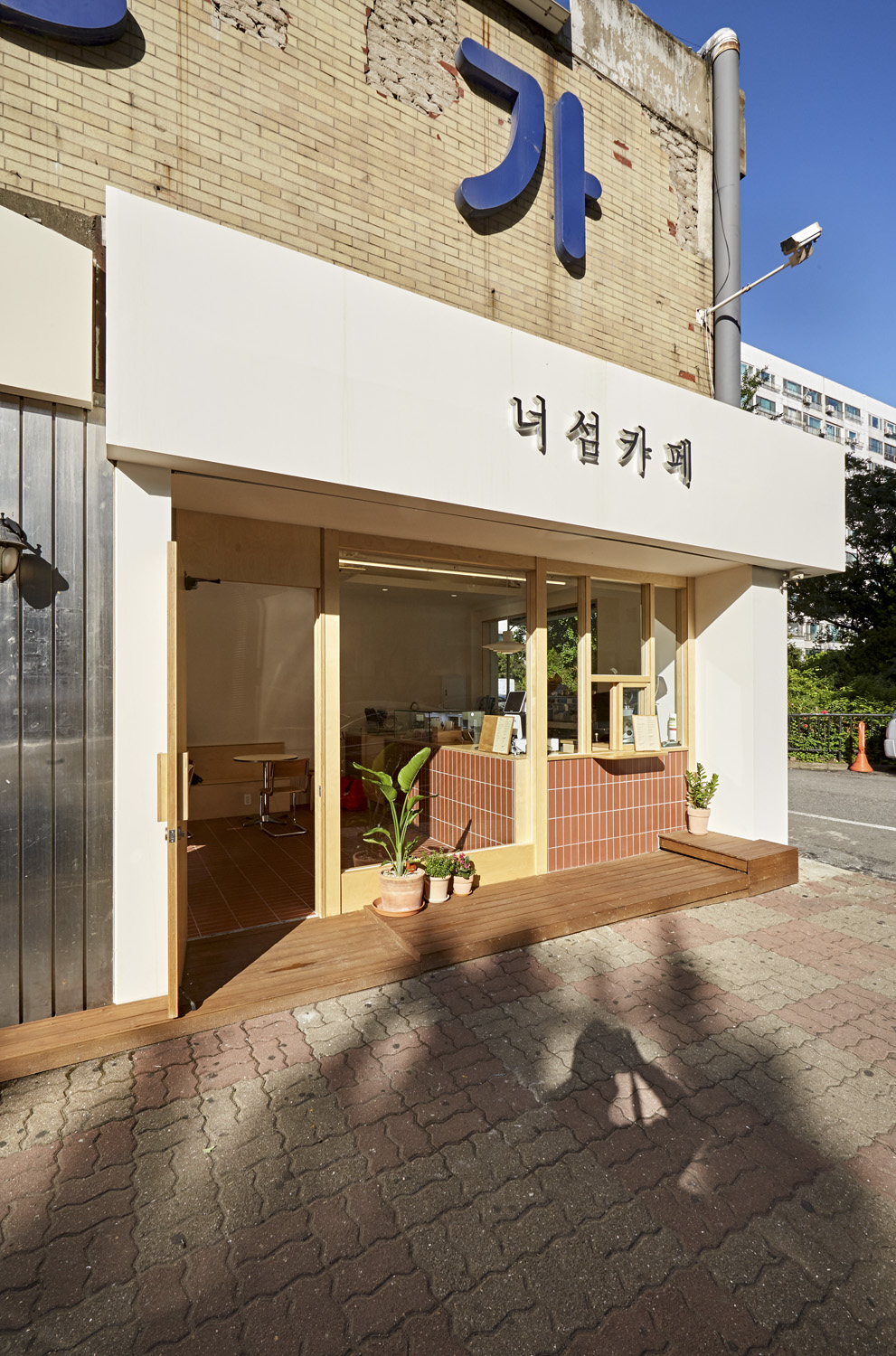 "白色木屋咖啡厅 | 温馨而时尚的设计"-15