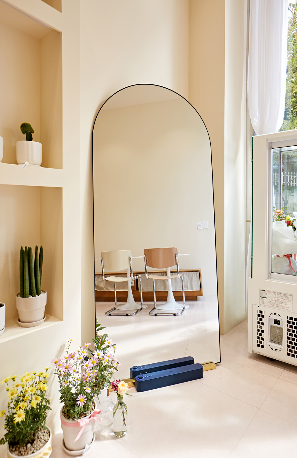 白色与木色交融，14 平极简卧室设计-13