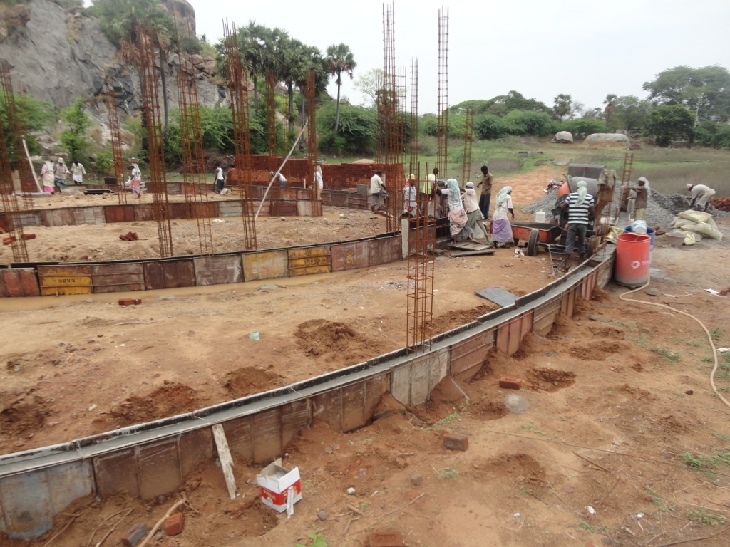 印度低成本社区中心,混凝土螺旋墙展现独特魅力-39