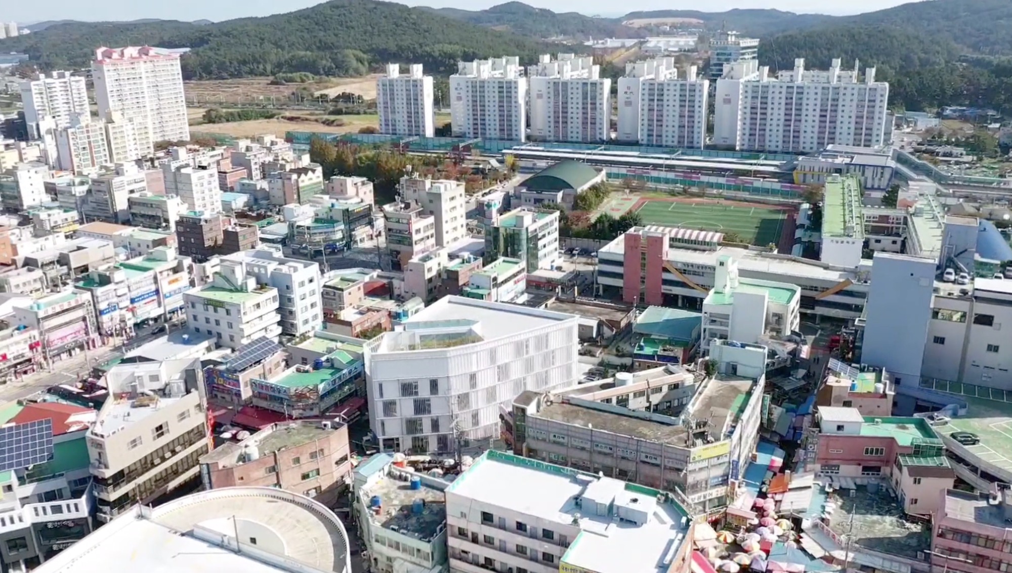 MIPS a Museum Embracing Building / KEAB-30