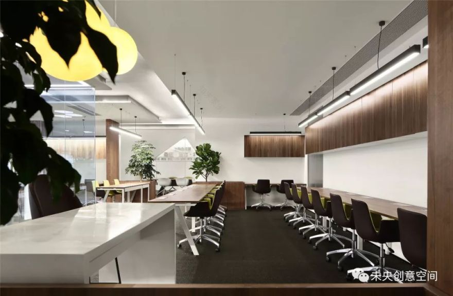 《光·荫》——自然光影塑造的办公展厅空间-34