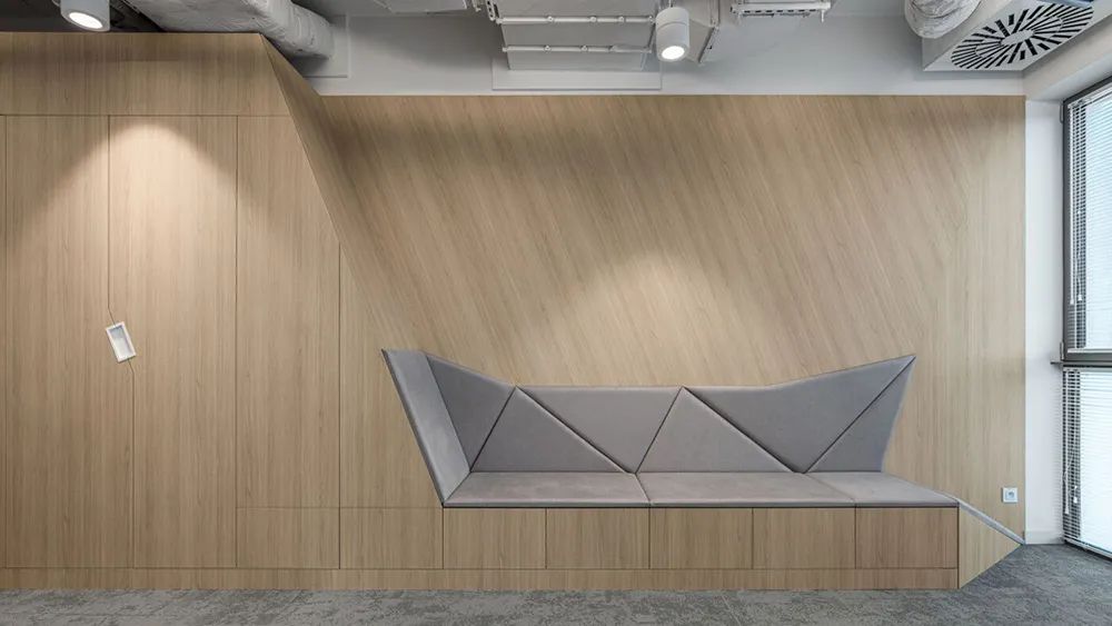 波兰 Autodesk 办公室 | 活力动感金属网演绎现代工业风-27