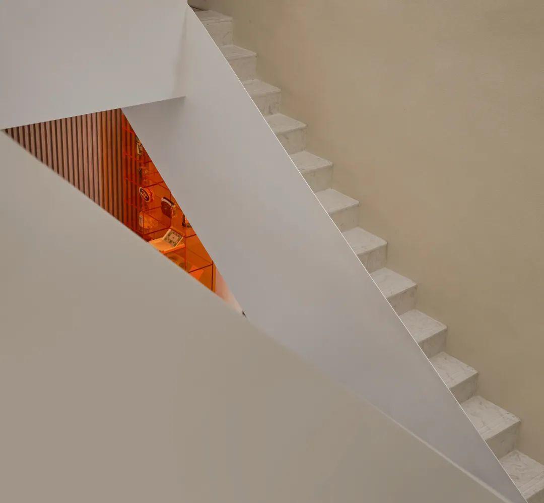 AO×DESIGN 奢侈品店的悬浮桥梁设计-40