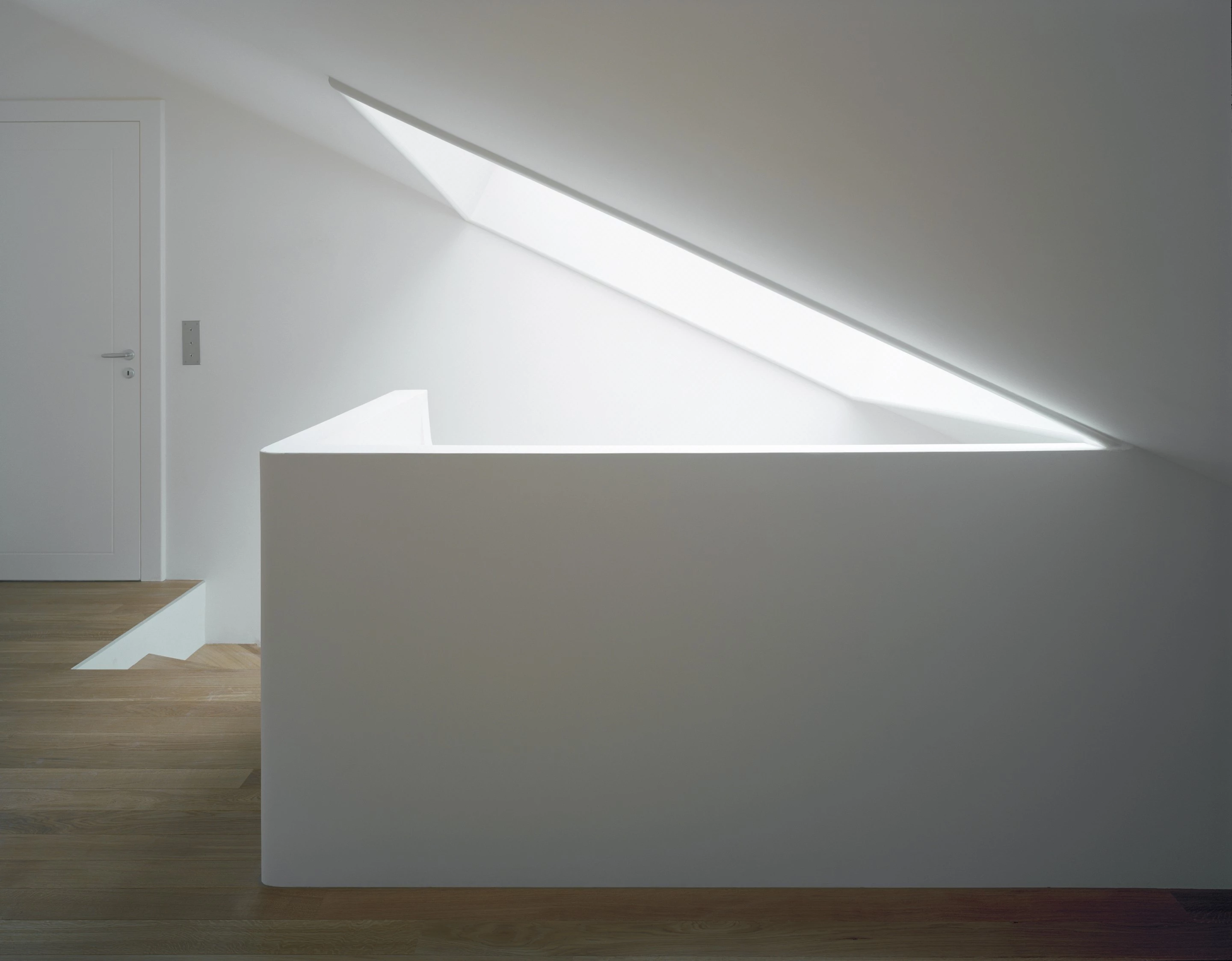 瑞士日内瓦艺术收藏家的白色庇护所-11