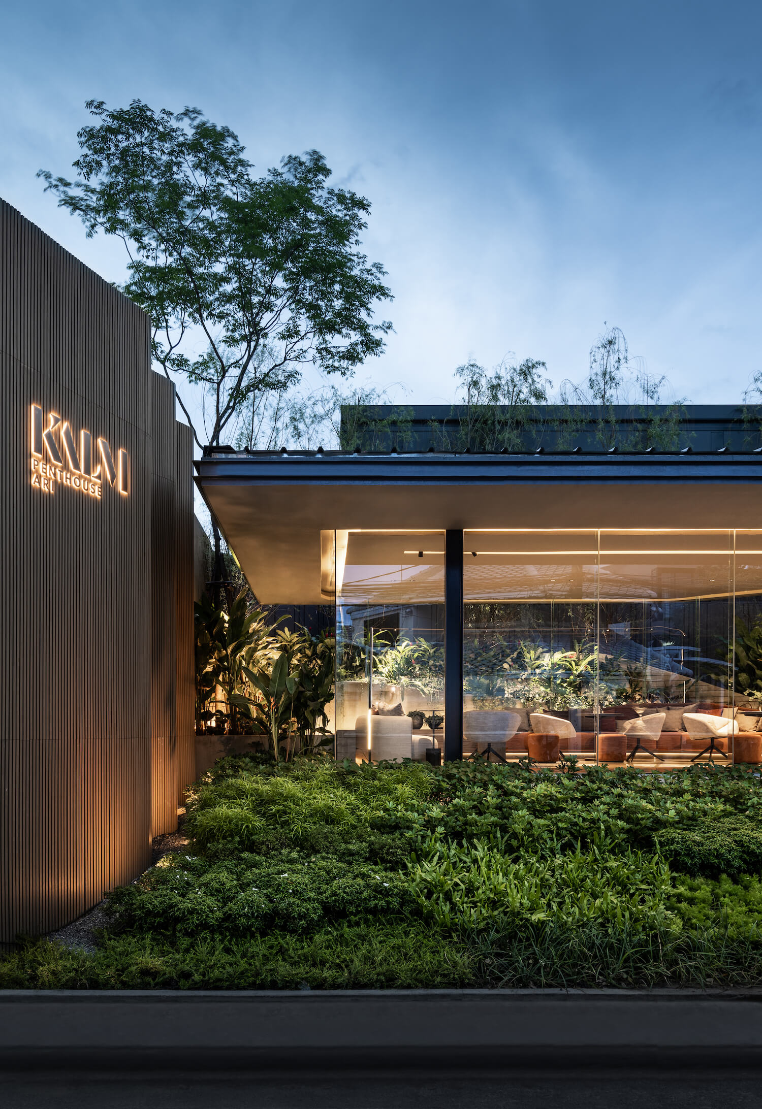 卡尔姆·阿里顶层公寓，展示画廊丨泰国曼谷丨Paon Architects-12