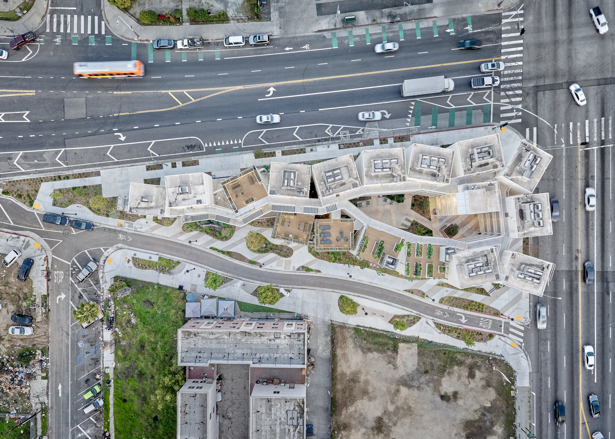 Isla Intersections Supportive Housing and Paseo / Lorcan O’Herlihy Architects-17