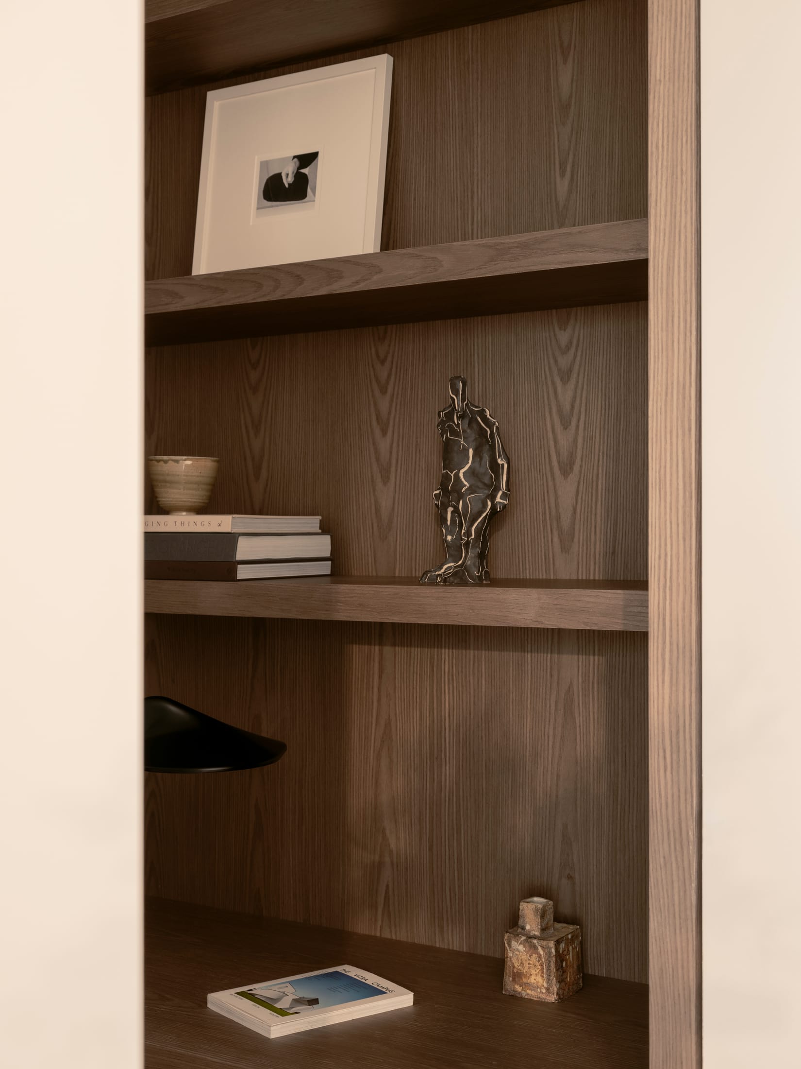 Back of the Moon: A Multi-Generational Coastal Retreat in Maianbar.-24