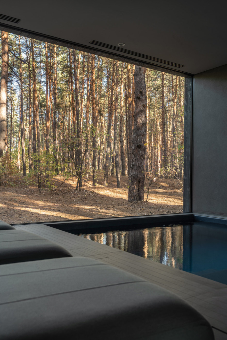 维拉,韦尔霍利雷拉公园
注:Verholy Rela可能并非标准常见词汇组合,若有特定背景信息,可能会有更精准的译法这里是按照常见音译处理 -20