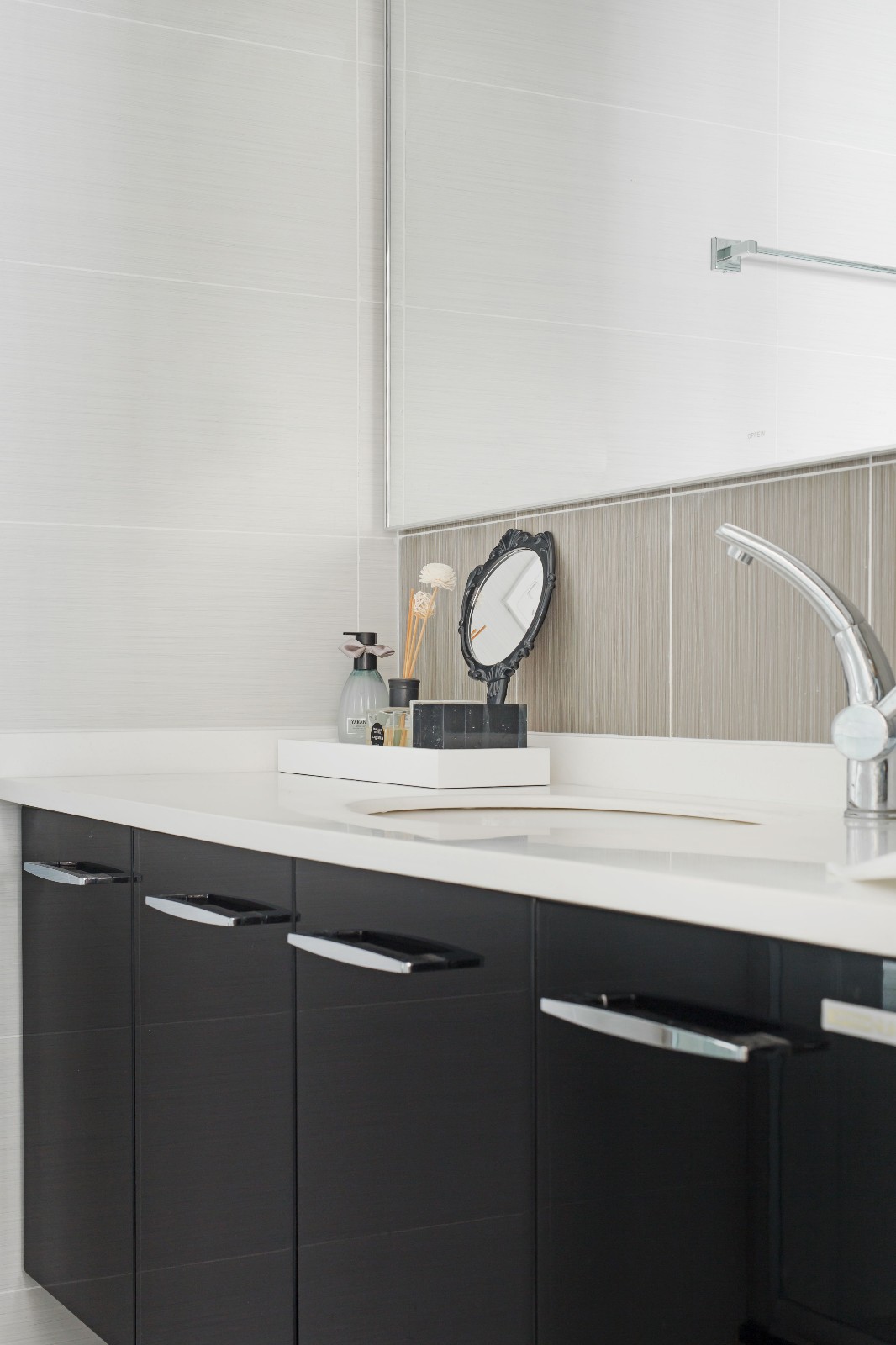 灰色调低调现代住宅，优雅大气的空间感-21