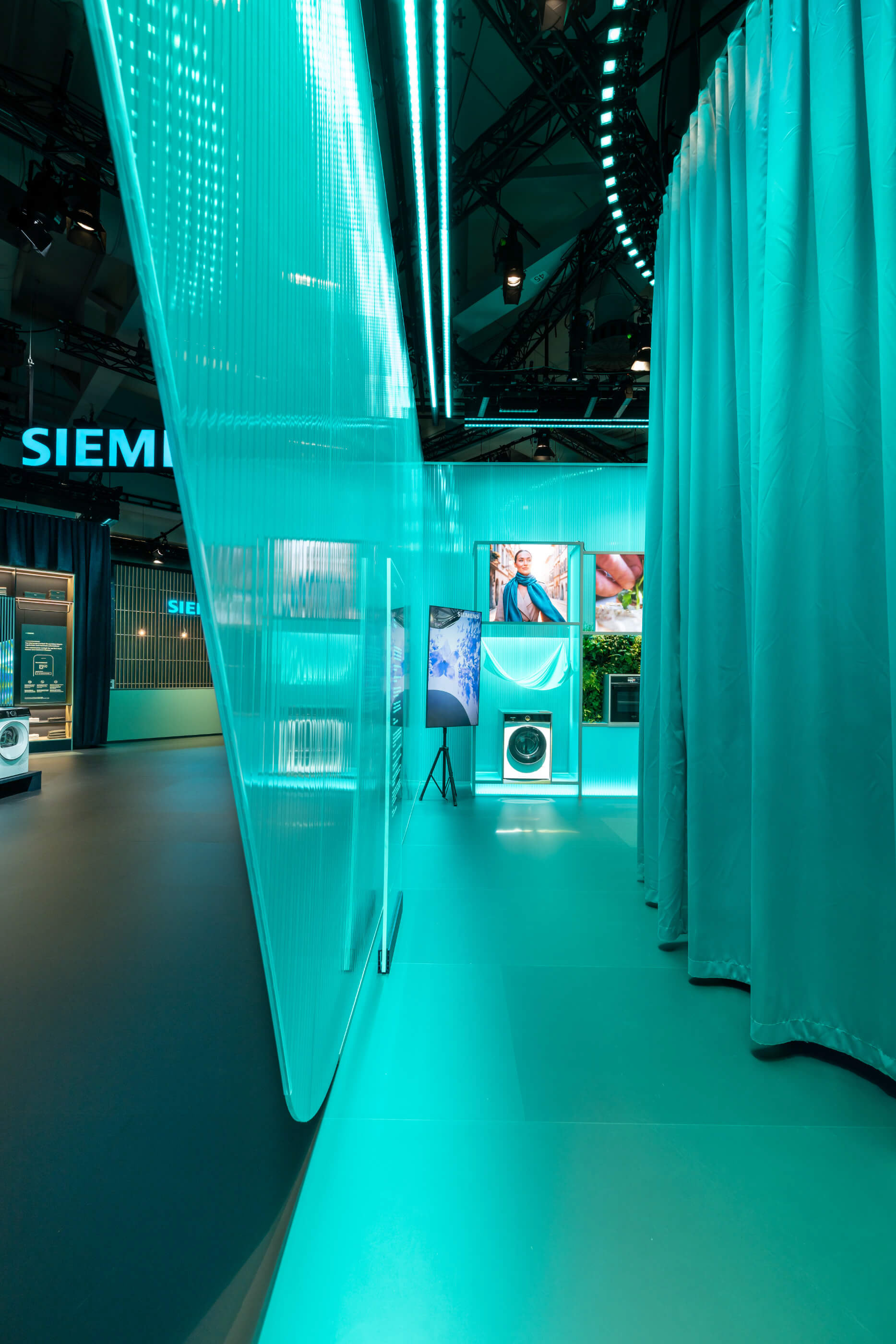 WOU Tradefair Design SIEMENS IFA 2025-4