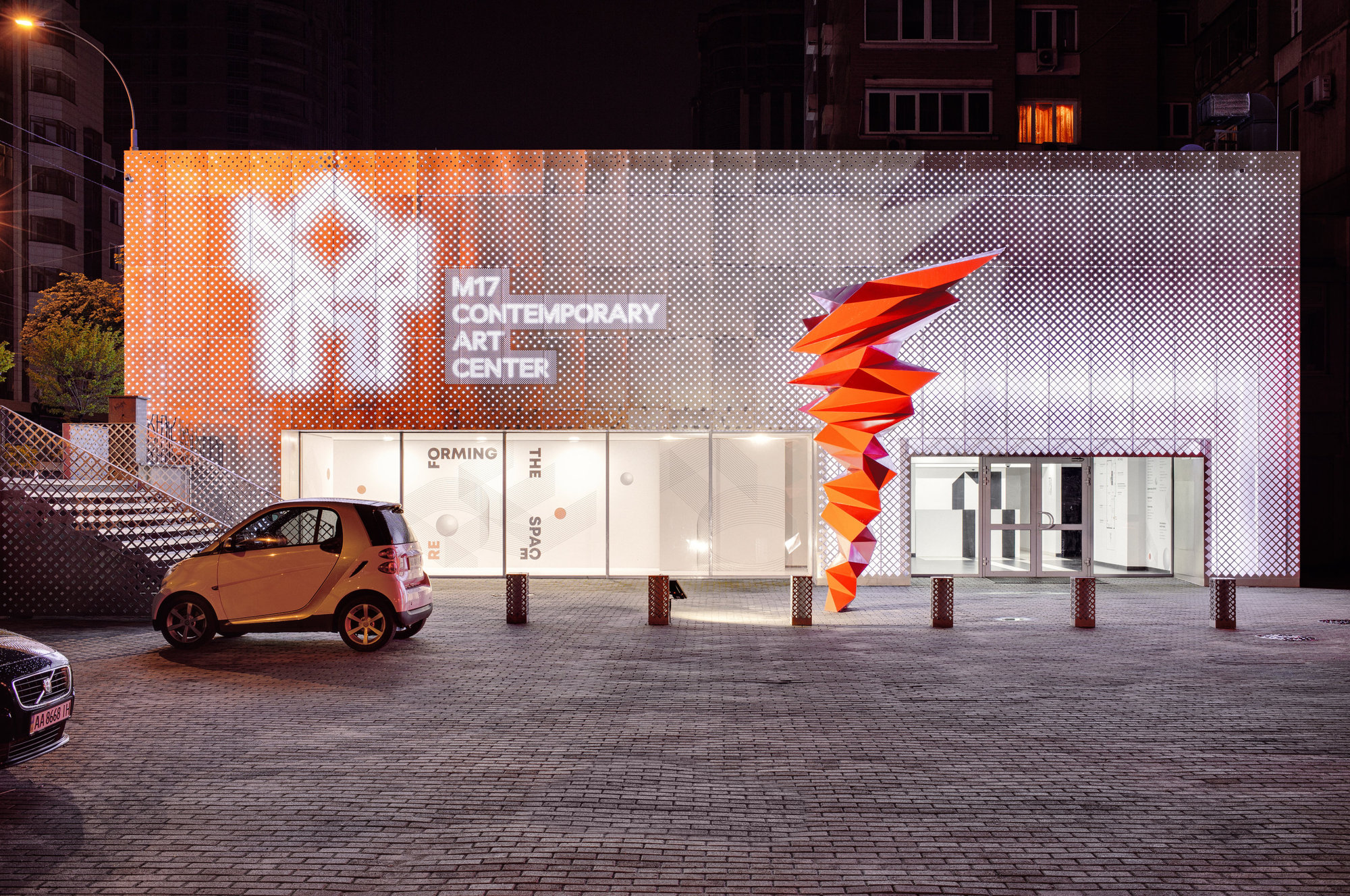 乌克兰 M17 当代艺术中心,现代设计与传统元素的完美融合-11