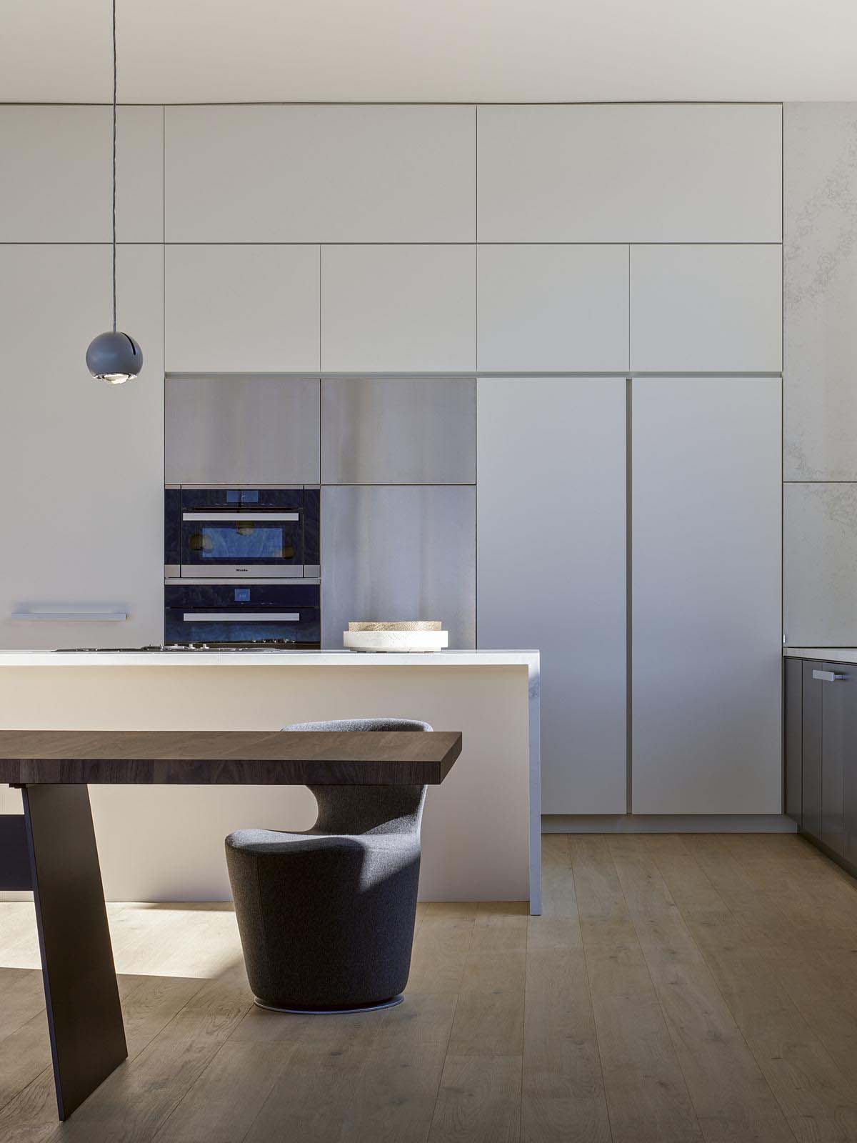 An amazing luxury house overlooking the sea in West Vancouver Canada-14