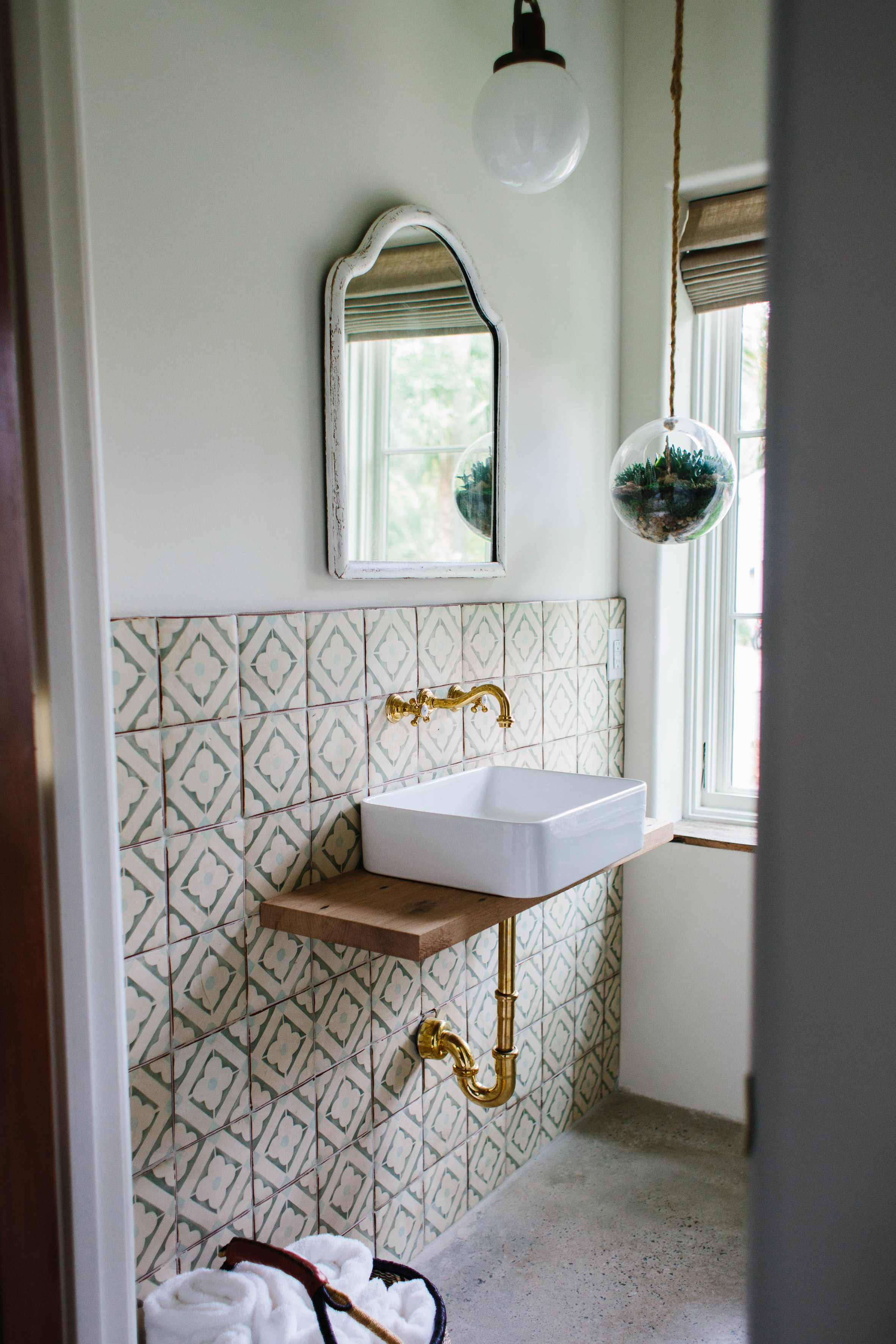 Tropical decor features inside renovated house in South Carolina-18