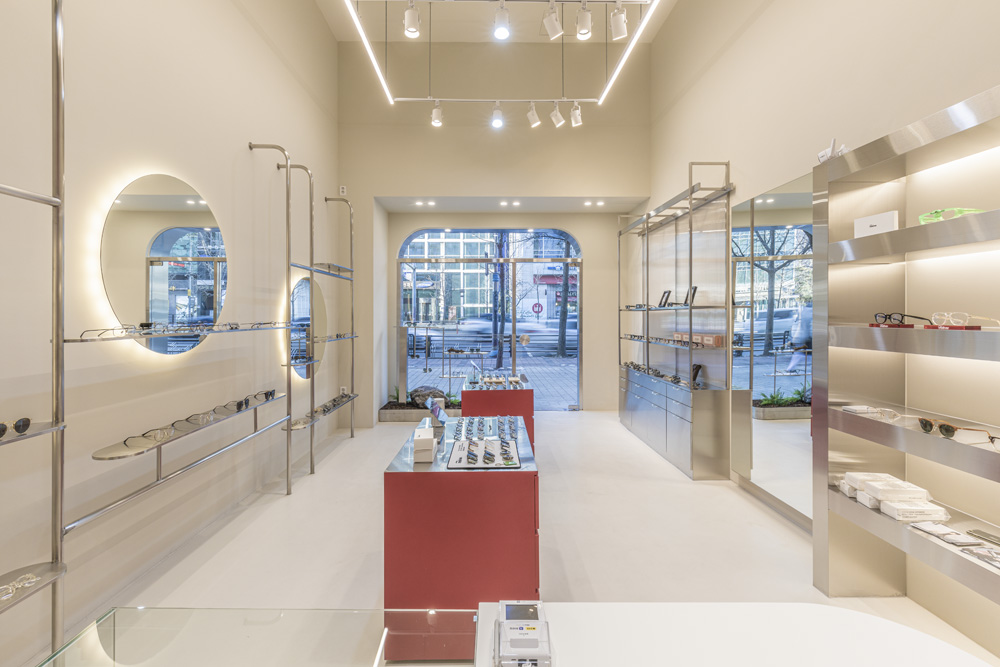 色彩点睛的 12 平米潮流眼镜店设计-9