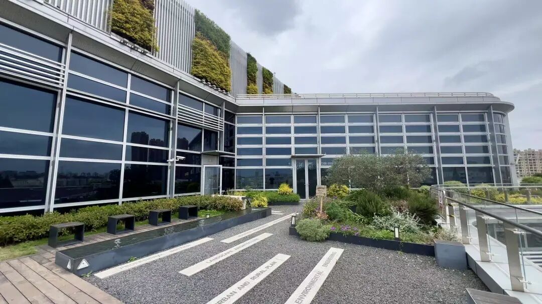 工程建设标准化基础研究项目组调研上海建工装饰集团参与的绿色低碳示范项目-20