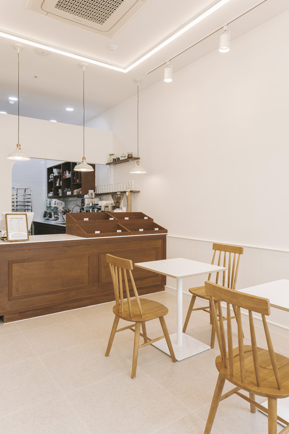 韩式"Happy Beagle"咖啡厅，简约温馨的十平米空间设计-10