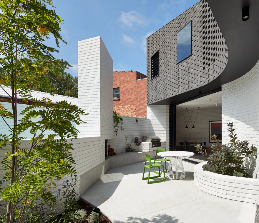 Perimeter House encloses private courtyard and swimming pool in Melbourne-2