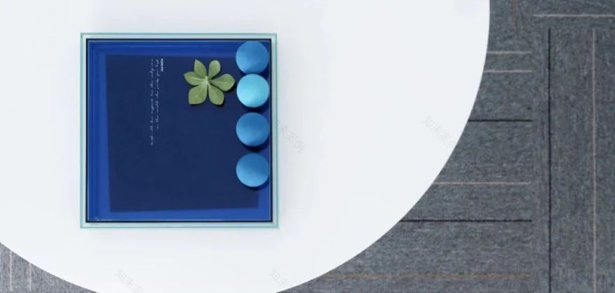 一則設計 | 纯净克莱因蓝风暴-7