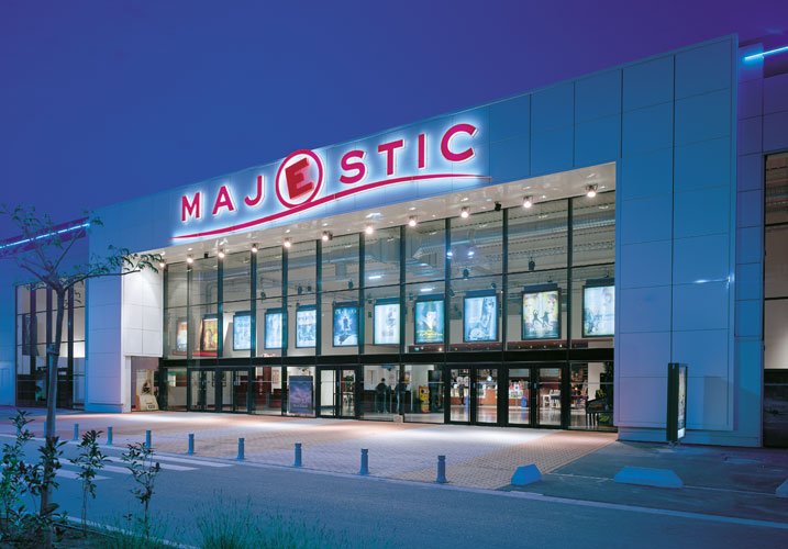 宏伟影院·多厅影城丨Bretillot Valette-0